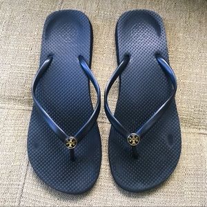 ❌SOLD❌Tory Burch black flip flops gold logo